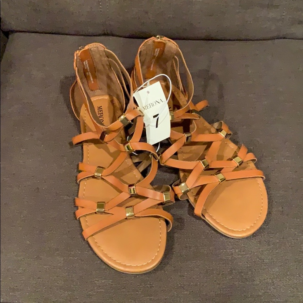 New with tags brown Merona sandals